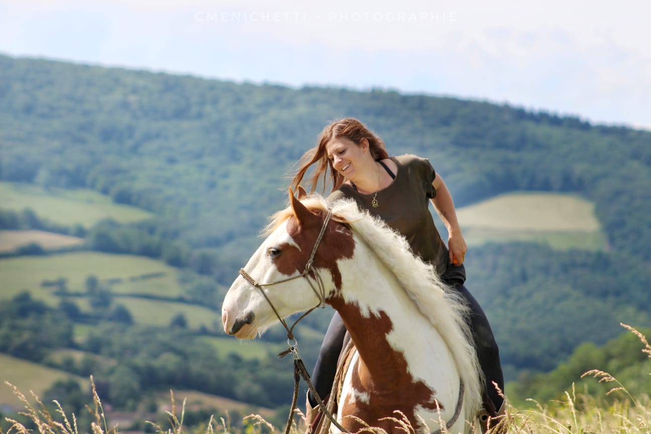 54878045-e061-430b-b9a6-da22dd2fffe5 Gilliane senn et son cheval